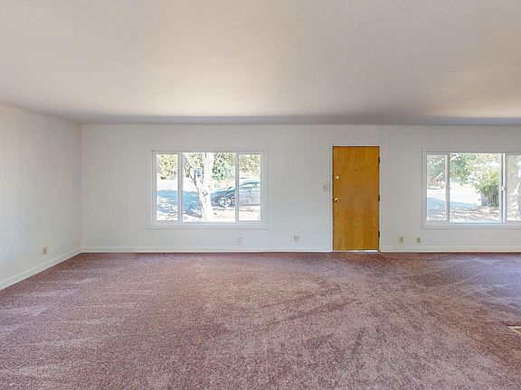 4th image of 916 Victoria Ave