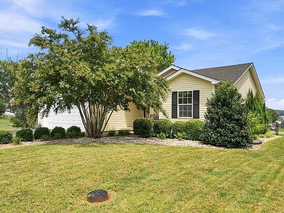 3rd image of 1482 Moorman Ln