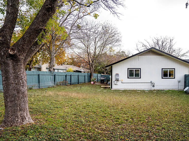 2108 Lampwick Cir — Photo 13