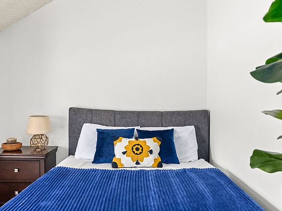3rd image of 1823 Pelham Ave APT 3