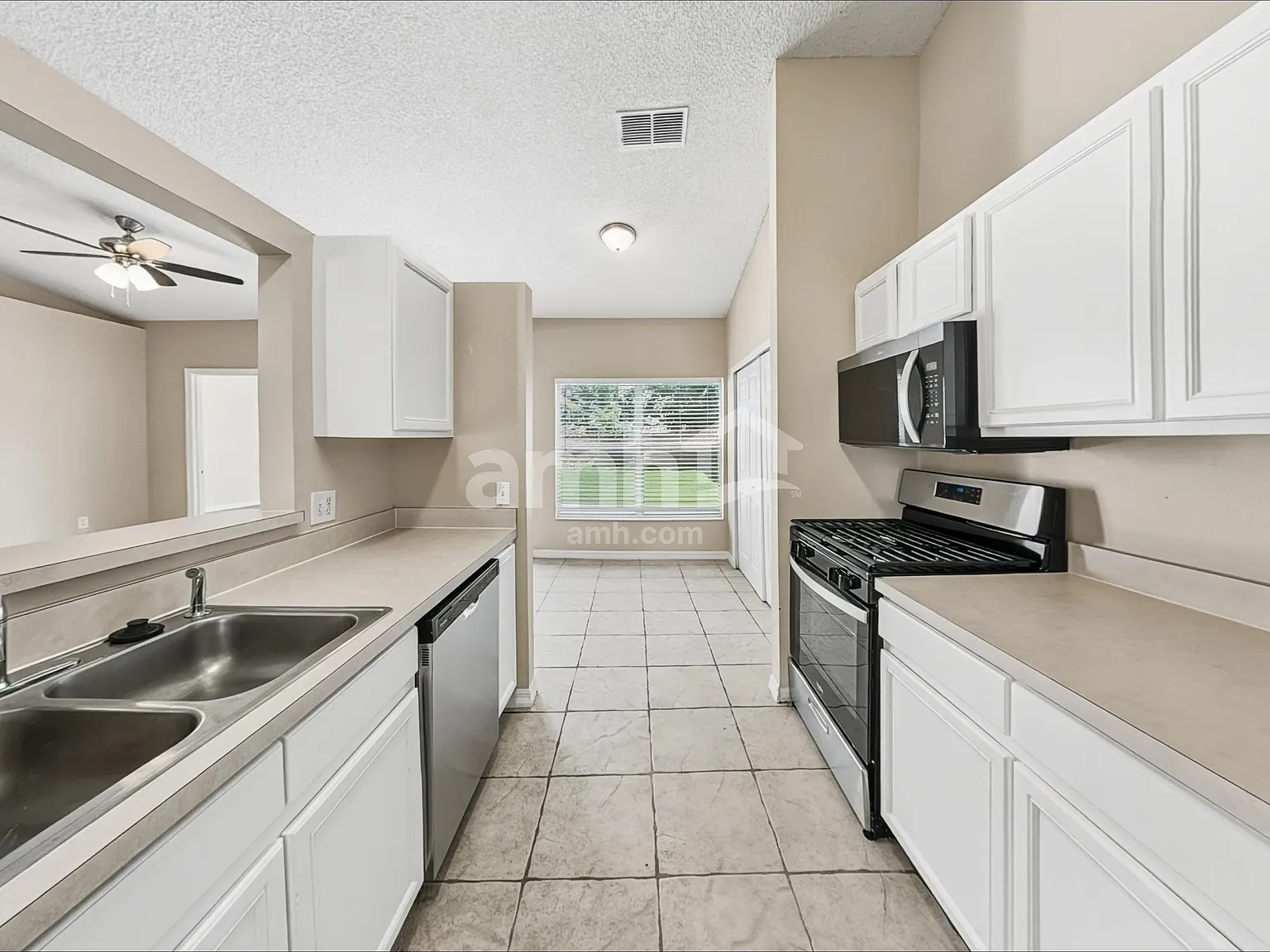 3 bed, 2.0 bath, 1268 sqft, $1,810 — Photo 4