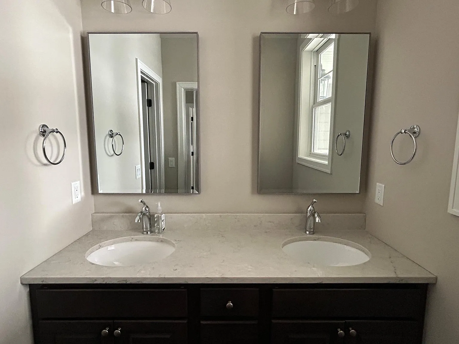 3 bed, 2145 sqft, $3,450 — Photo 3
