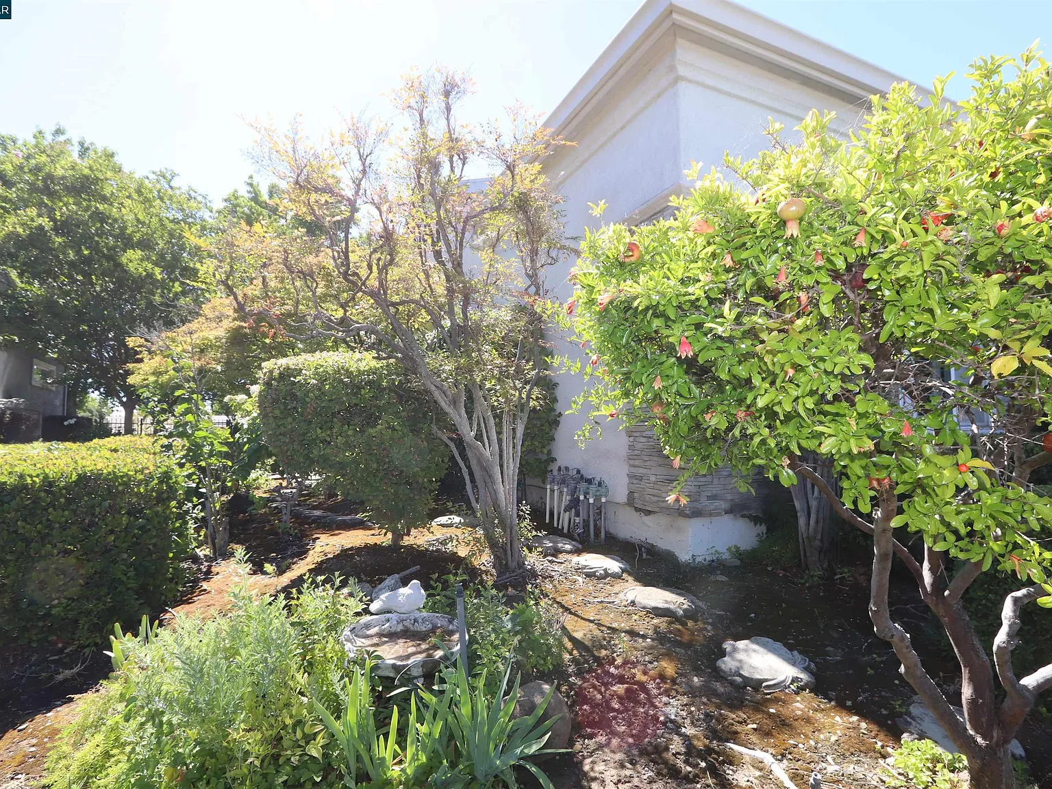 3 bed, 1998 sqft, $3,000 — Photo 3