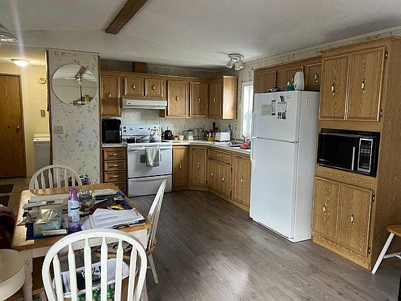2nd image of 403 NE 9th St