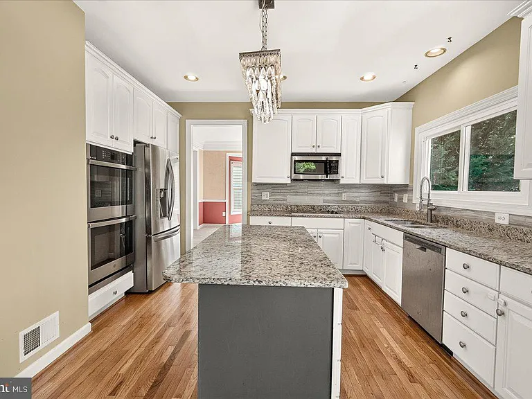 6430 Bellevue Pl — Photo 8