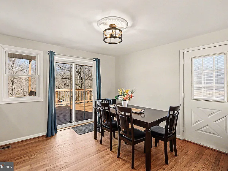 7409 Lake Dr — Photo 5