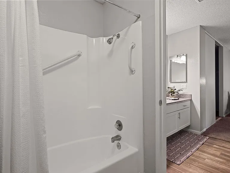 Brookwood Apartments — Photo 15