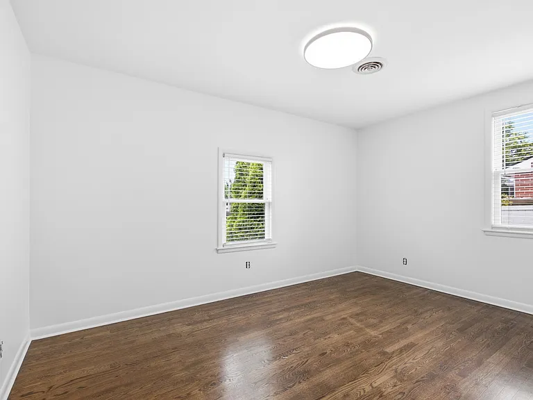 547 Harding Pl — Photo 17