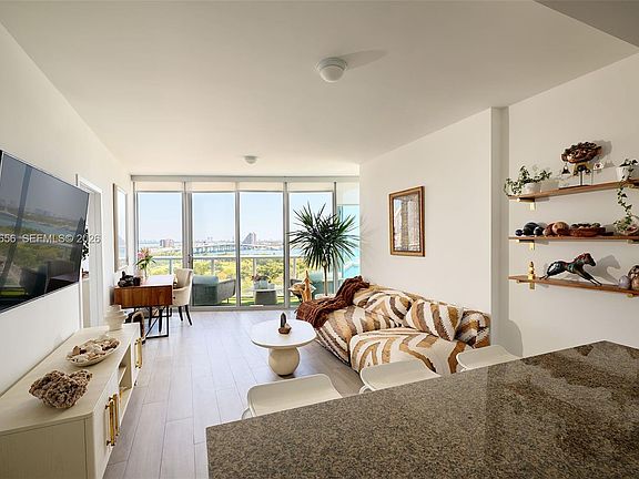 3rd image of 888 Biscayne Blvd APT 1009