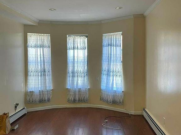 3rd image of 18 Pleasant Pl #1