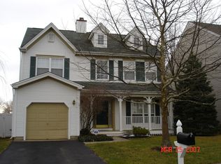 4 Amherst Ct, Kendall Park, NJ 08824