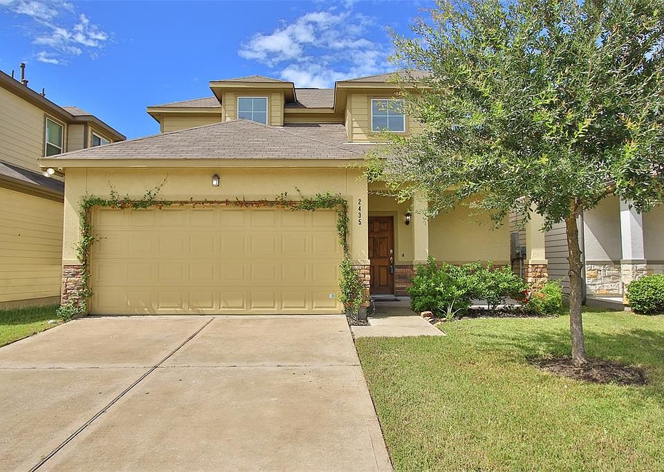 Click on the photo to enlarge before you click on the arrows. PRETTY FRONT ELEVATION THAT BOASTS A FRONT PORCH. GREAT PLACE TO START OR END THE DAY!