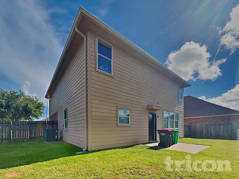 1015 Blair Field Ln — Photo 19