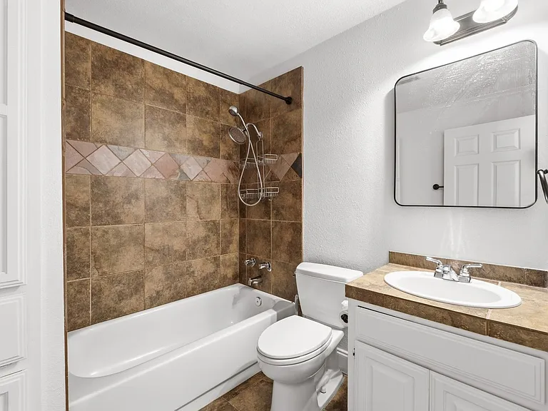2500 Steck Ave #7 — Photo 11