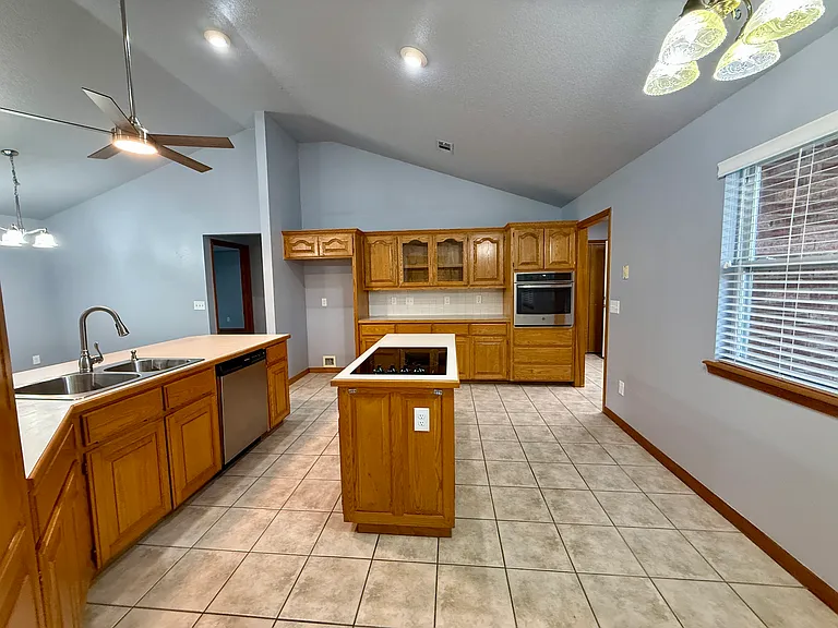 510 College Pl — Photo 17