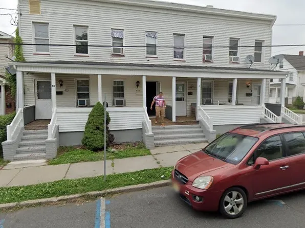 62 Larch St #62A, Carteret, NJ 07008