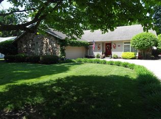 909 S Buckingham Rd, Yorktown, IN 47396