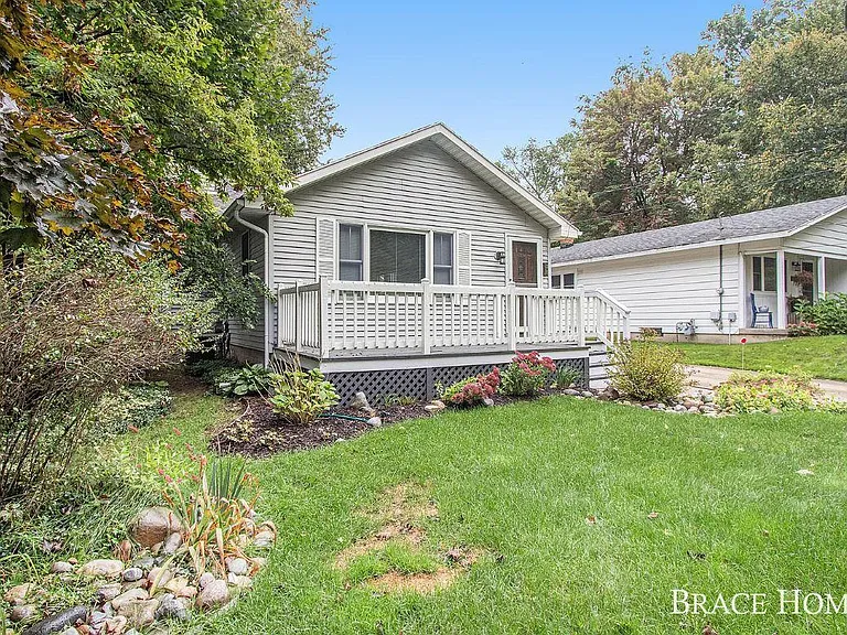 1504 Covell Ave NW — Photo 2