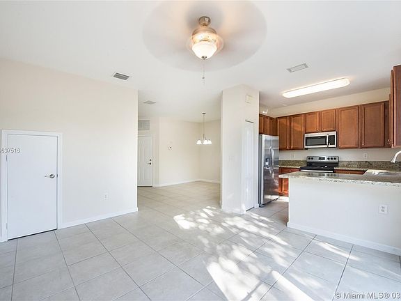 5th image of 991 NE 30th Ave #991