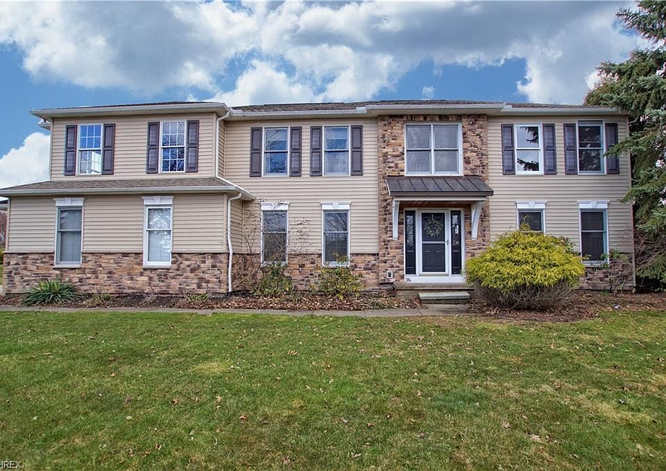 1st image of 8030 Carriage Hills Dr