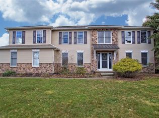 8030 Carriage Hills Dr, Mentor, OH