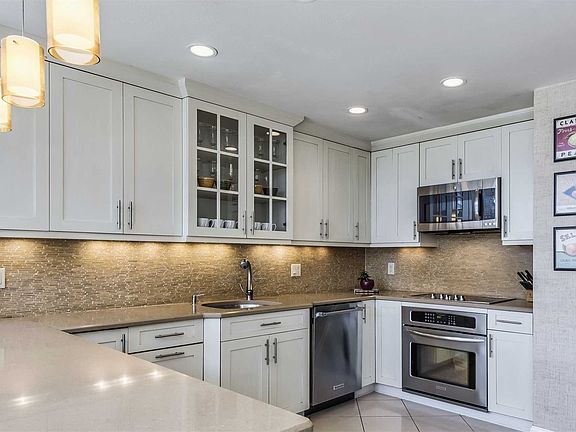 5th image of 18 Tiffany Cir