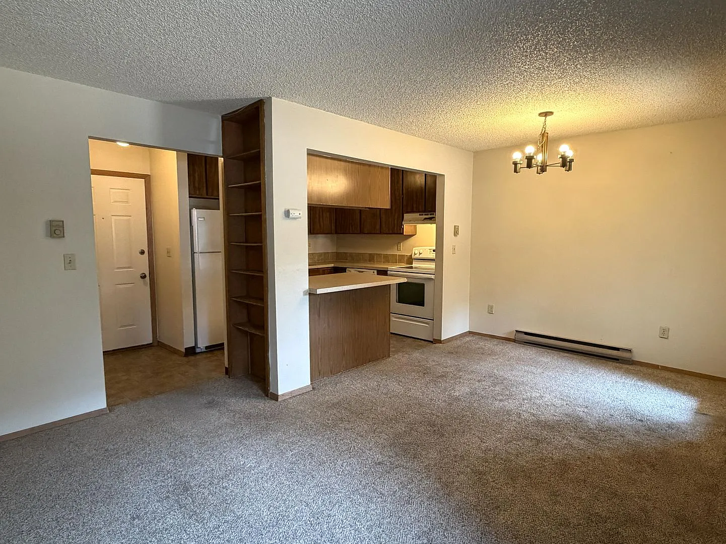 $500 Off First Month Prime Location Near CSU! — Photo 4