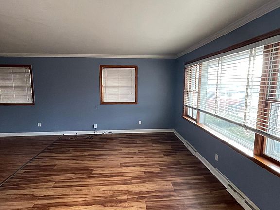 3rd image of 254 Royce Dr