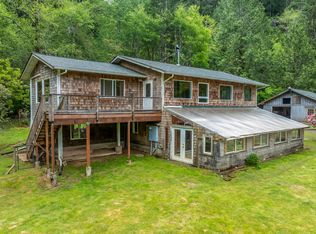 9384 Yachats River Rd, Yachats, OR 97498