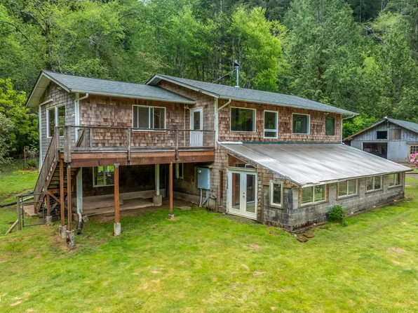 9384 Yachats River Rd, Yachats, OR 97498
