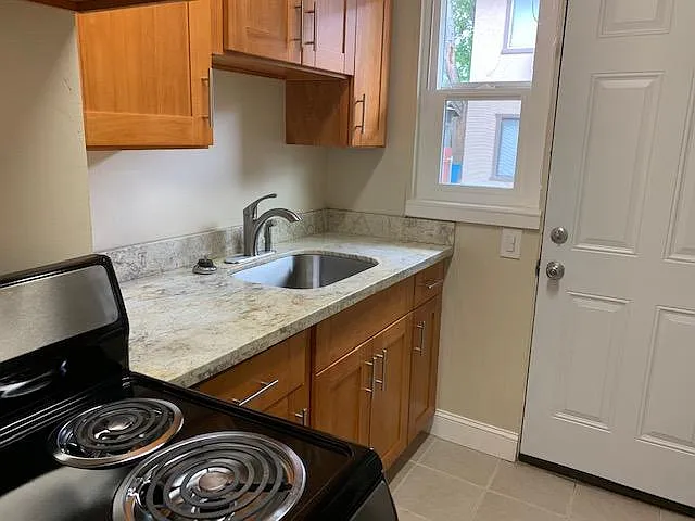 140 La Rue Ave — Photo 4