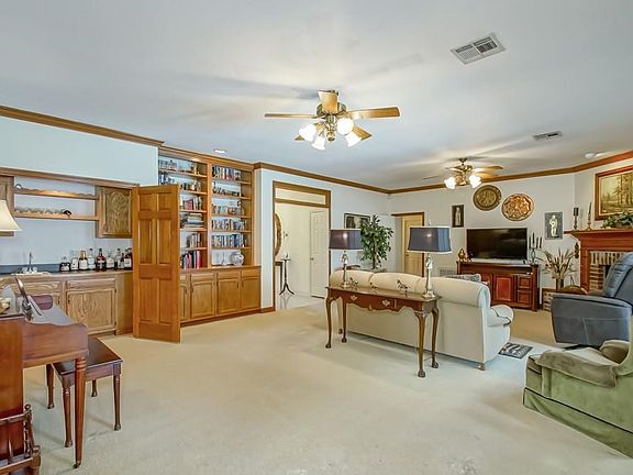3rd image of 9401 Sara Ct
