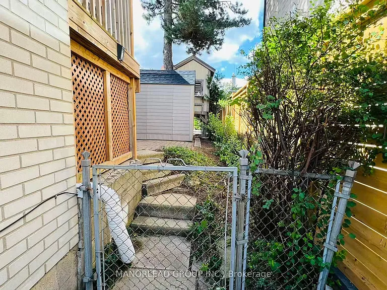 10 Greenyards Dr — Photo 40