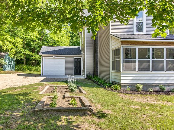 3rd image of 5064 Coit Ave NE