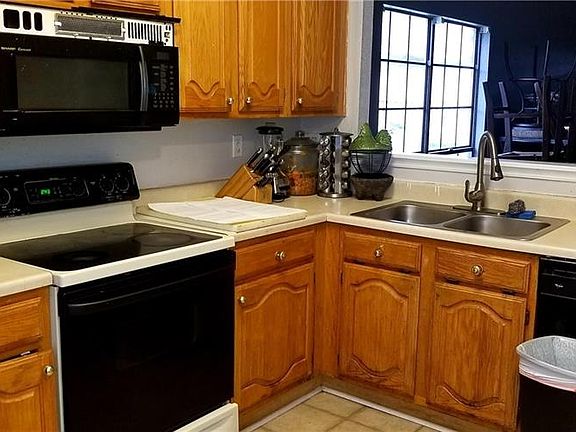 3rd image of 408 Kent Dr