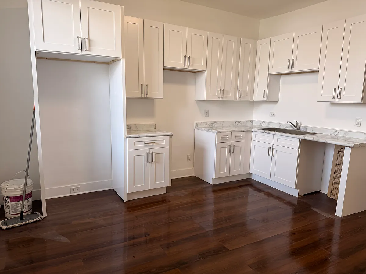 Building Photo - 3518 W Diversey Ave #1