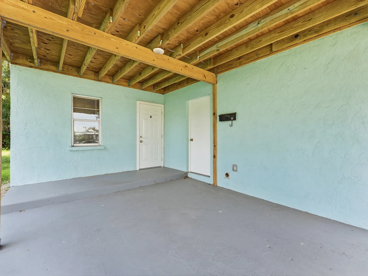2 bed, 1.5 bath, 910 sqft, $1,800 — Photo 2