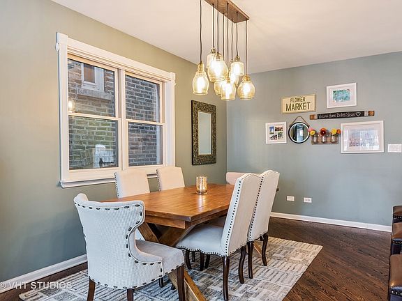 4th image of 850 N Wood St #1