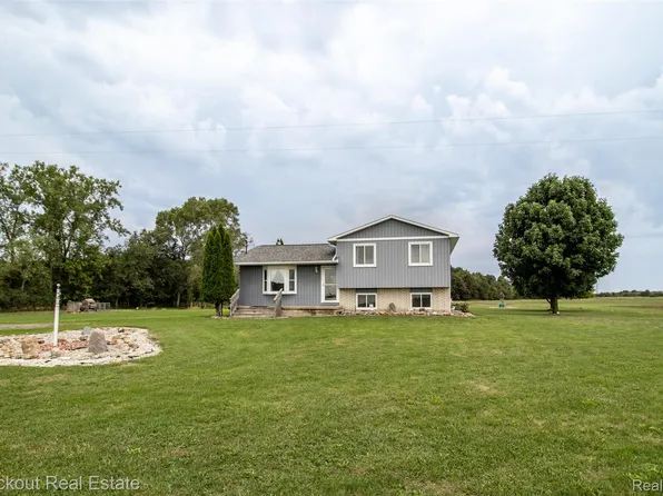 6250 Ferden Rd, Chesaning, MI 48616