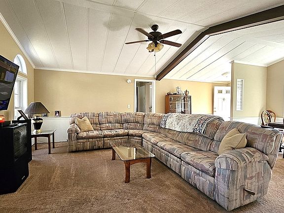 3rd image of 11 Oldfield Dr