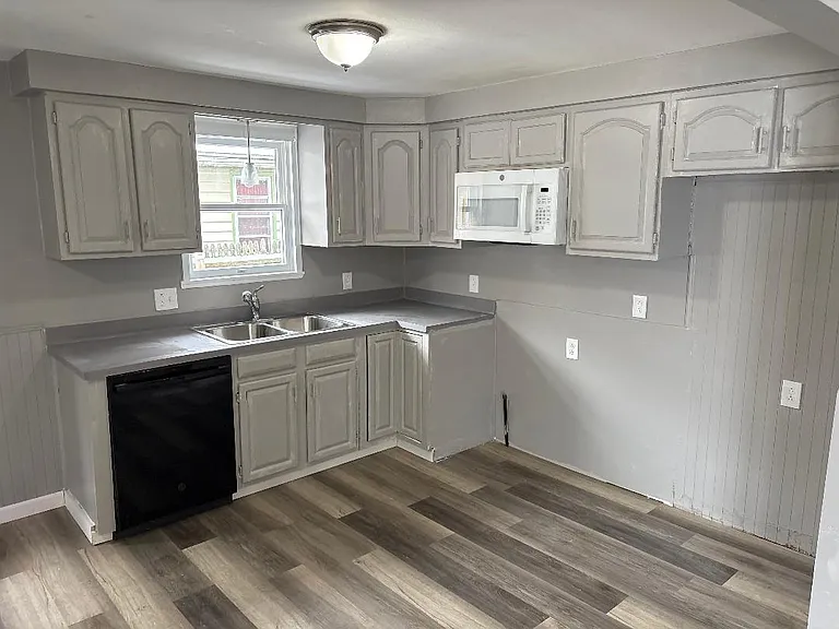 190 Aurora Ave — Photo 4