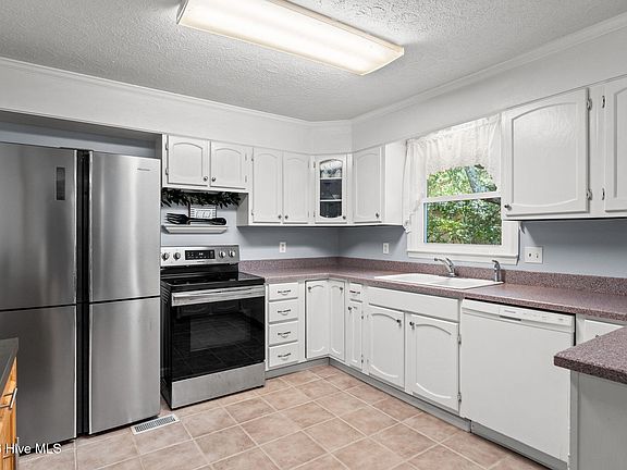 5th image of 1 Golfview Court