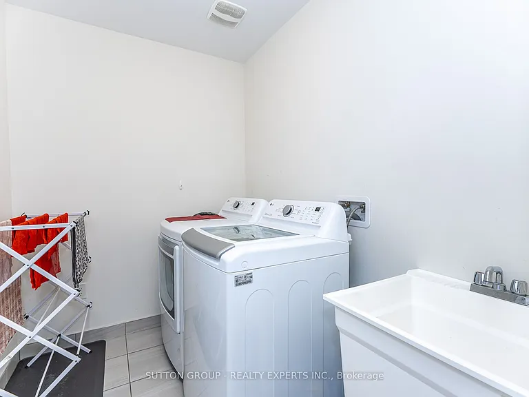 130 Ice Palace Cres — Photo 7