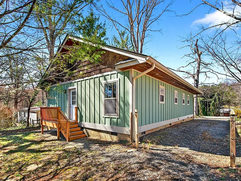 104 Hiawassee Ave — Photo 5