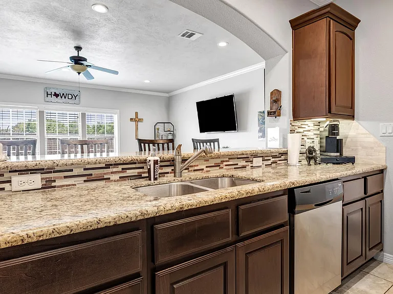 1430 Crescent Ridge Dr — Photo 16