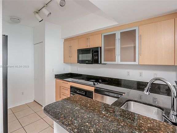 4th image of 335 Biscayne Blvd #3812