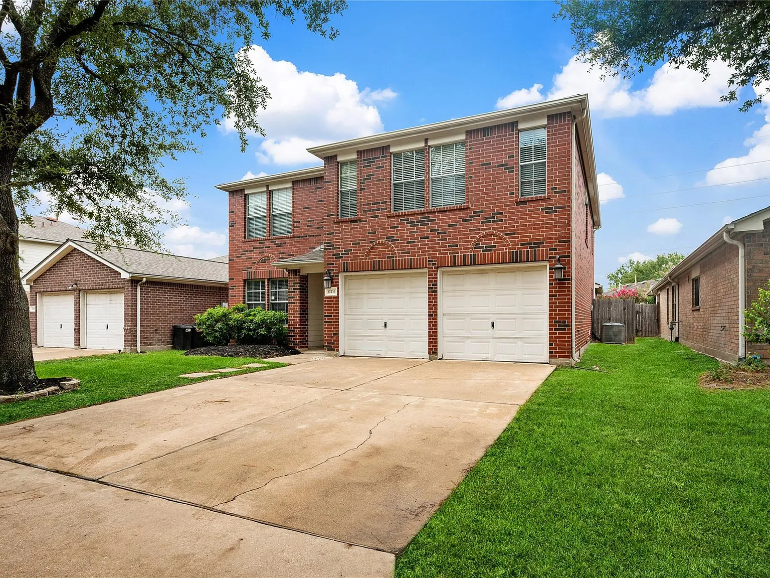 4 bed, 2.5 bath, 3140 sqft, $2,700 — Photo 1