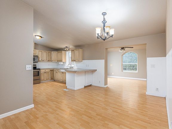 5th image of 23404 N 110th Pr NE