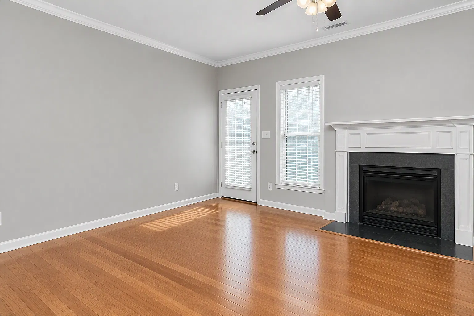 2 bed, 2.5 bath, 1340 sqft, $1,800 — Photo 4