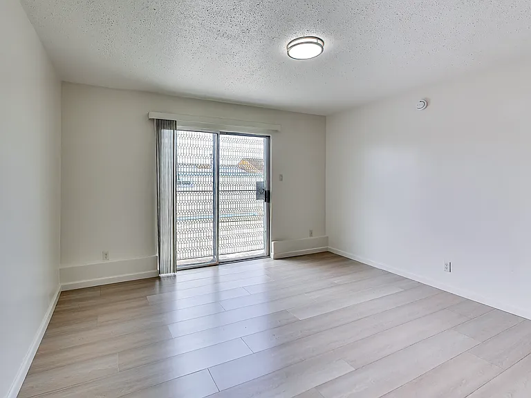 310 Castle St — Photo 11